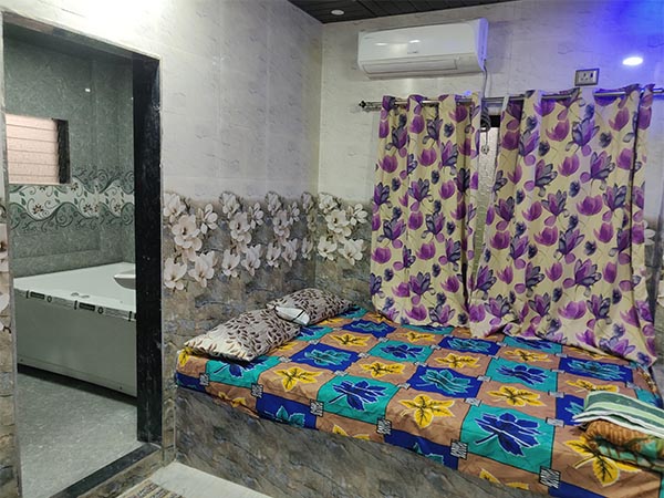 Rajubai Lodging & Boarding Guest House
